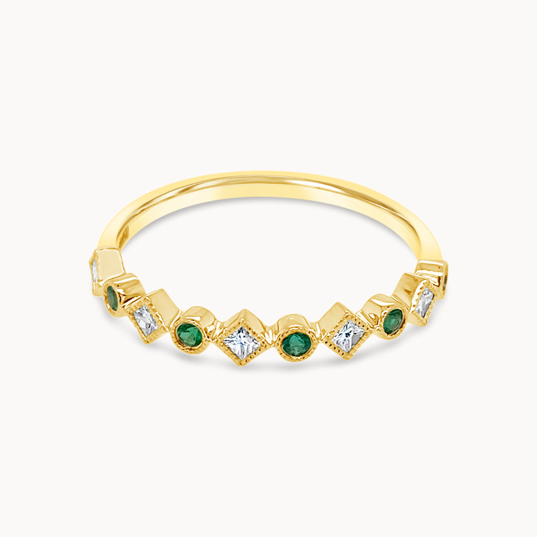 Diamond & Emerald Ring - Yellow gold