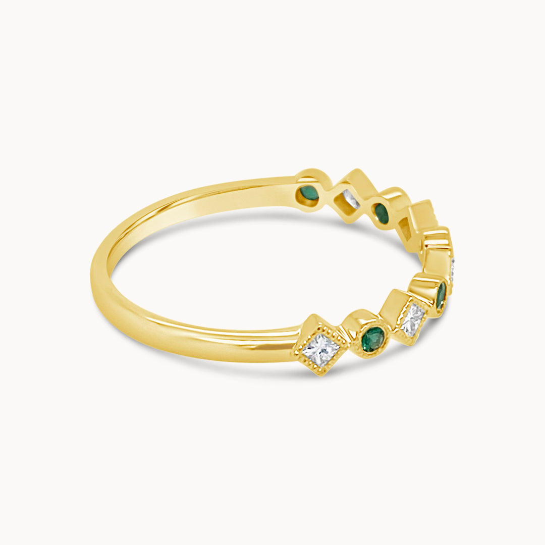 Diamond & Emerald Ring - Yellow gold