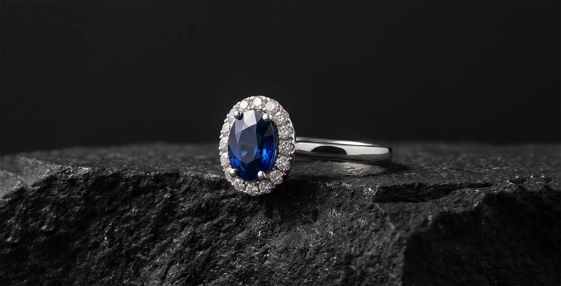 Oval vs Round Engagement Rings: Which Shape Should You Choose?