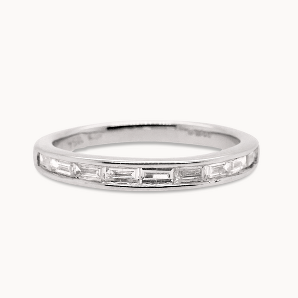 Baguette channel ring white