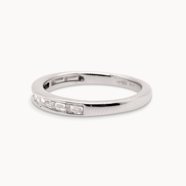 Baguette channel ring white