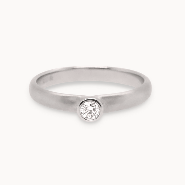 Round-cut Diamond Promise Ring