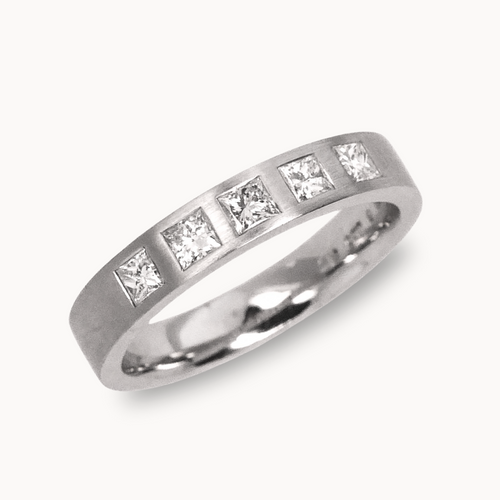 5 princess-cut diamonds band