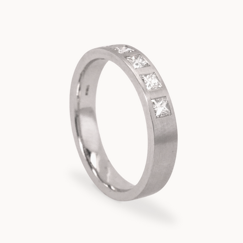 5 princess-cut diamonds band