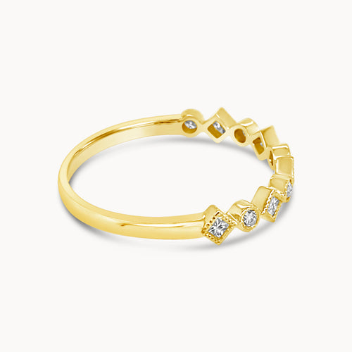 Round & Square Diamond Ring - Yellow gold