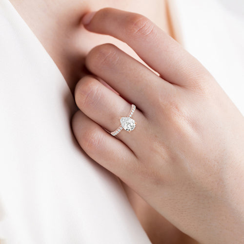 Roxanne Hidden Halo Pear Lab | Rose